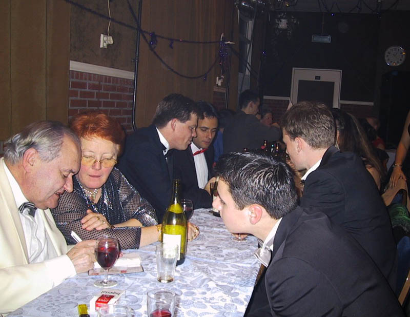 110-1064_IMG